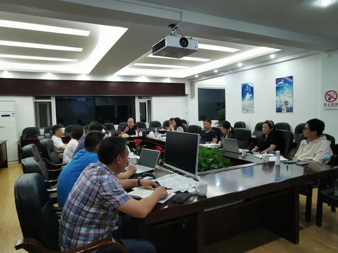 強化集團(tuán)化管理 打造百億級皇氏——皇氏乳業(yè)集團(tuán)高管團(tuán)隊赴皇氏來思爾公司調(diào)研、交流、指導(dǎo)