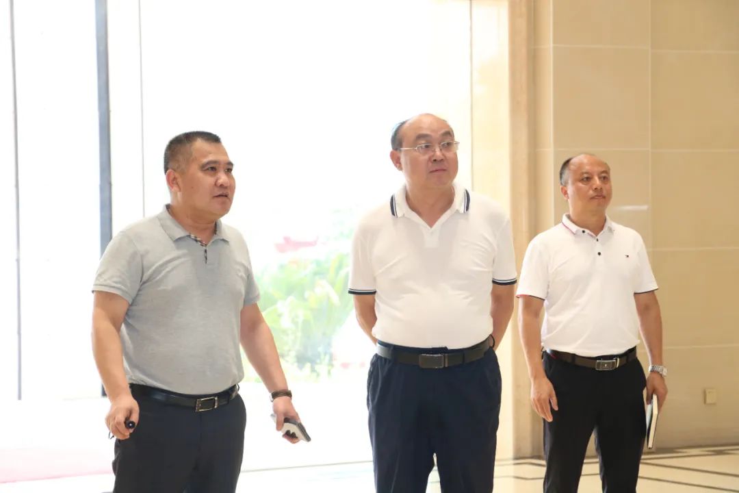 遵義市委統(tǒng)戰(zhàn)部副部長、市工商聯(lián)黨組書記吳疆蒞臨皇氏集團遵義乳業(yè)調(diào)研指導(dǎo)