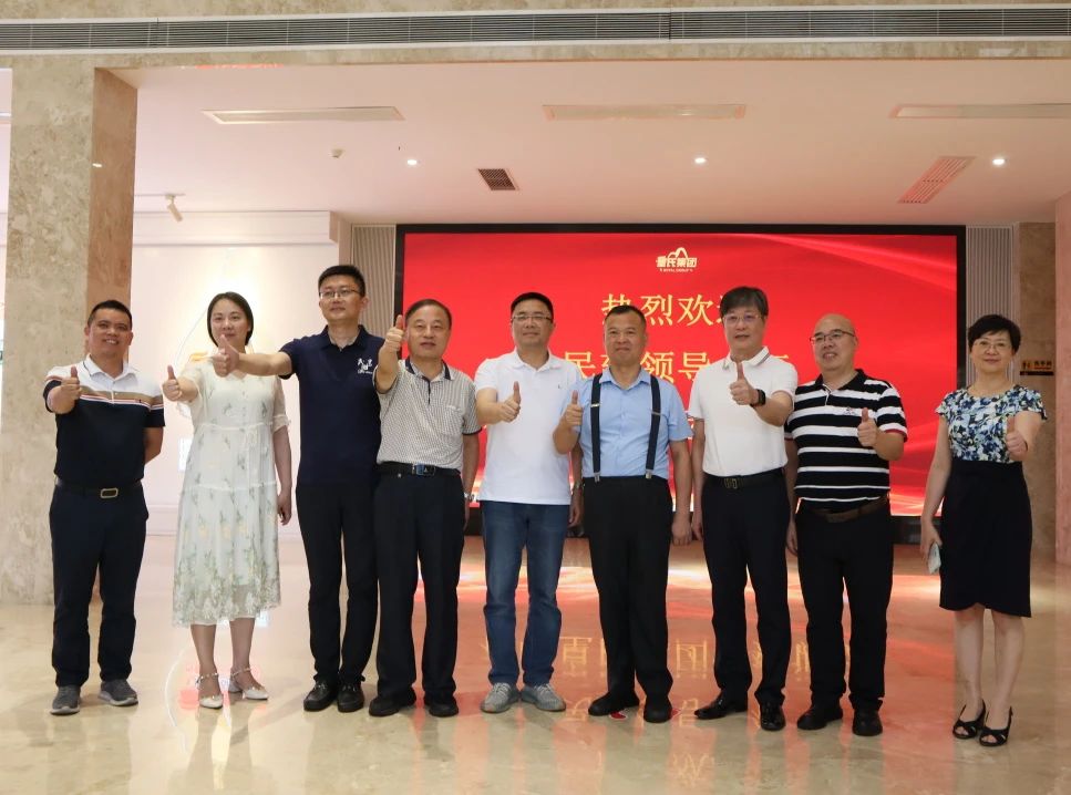 2023年7月13日，民建廣東省委會副主委、省政協(xié)常委陳偉東一行蒞臨皇氏集團調(diào)研交流